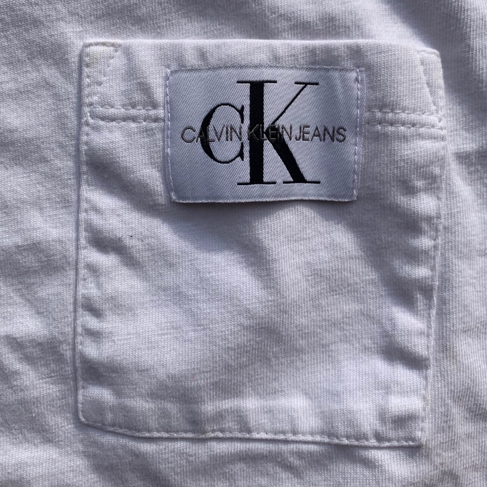 Calvin Klein crop top - Picture 2 of 4